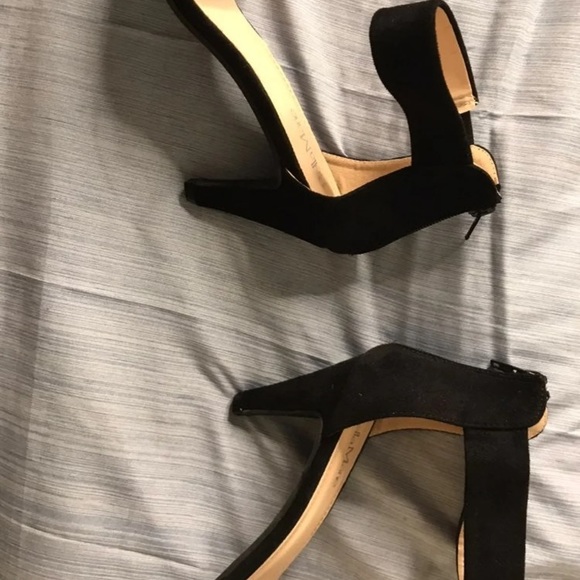 heels - Picture 2 of 5